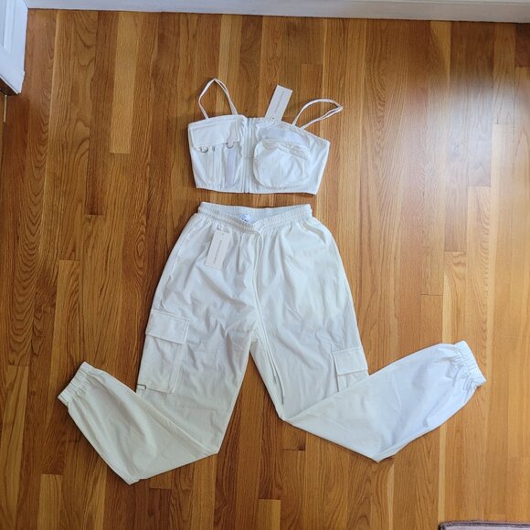 Hot & Delicious White Relaxed Jumpsuit Nwot - Picture 1 of 5